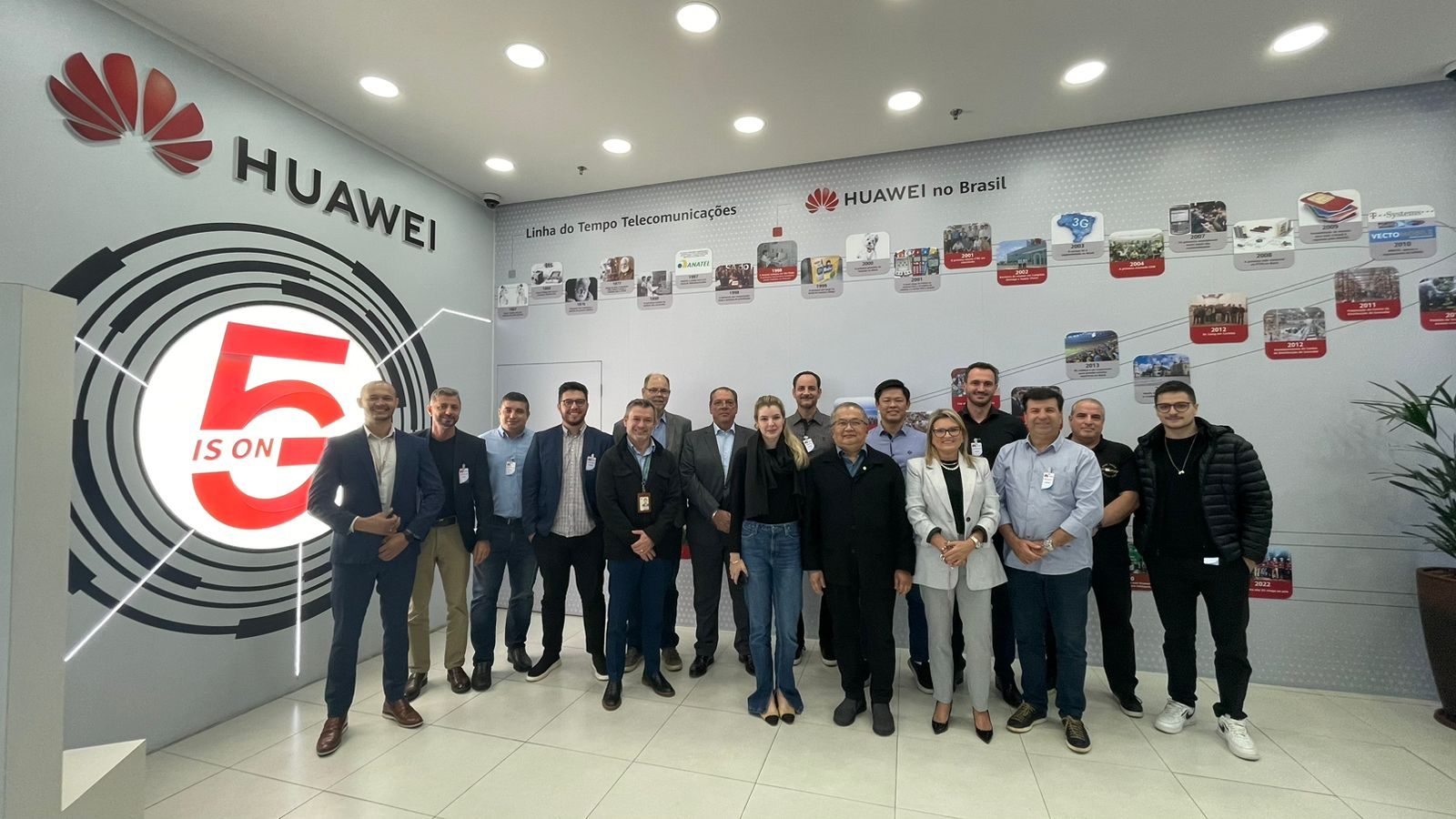 Detalhes da parceria com a Huawei são apresentados em visita de