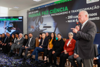 Clubes de Ci~encias