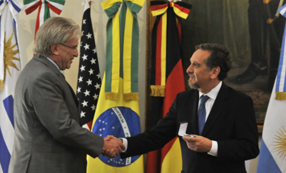 Presidente da Fundação Araucária recebe Prêmio na Argentina