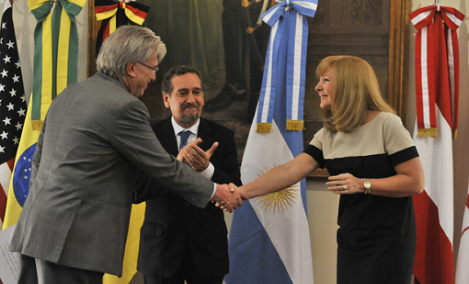 Presidente da Fundação Araucária recebe Prêmio na Argentina