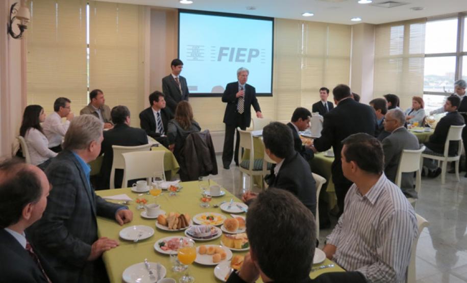 Fundação Araucária lança Programa de Bolsas de Pós-doutorado em empresas Fundação Araucária lança Programa de Bolsas
de Pós-doutorado em empresas