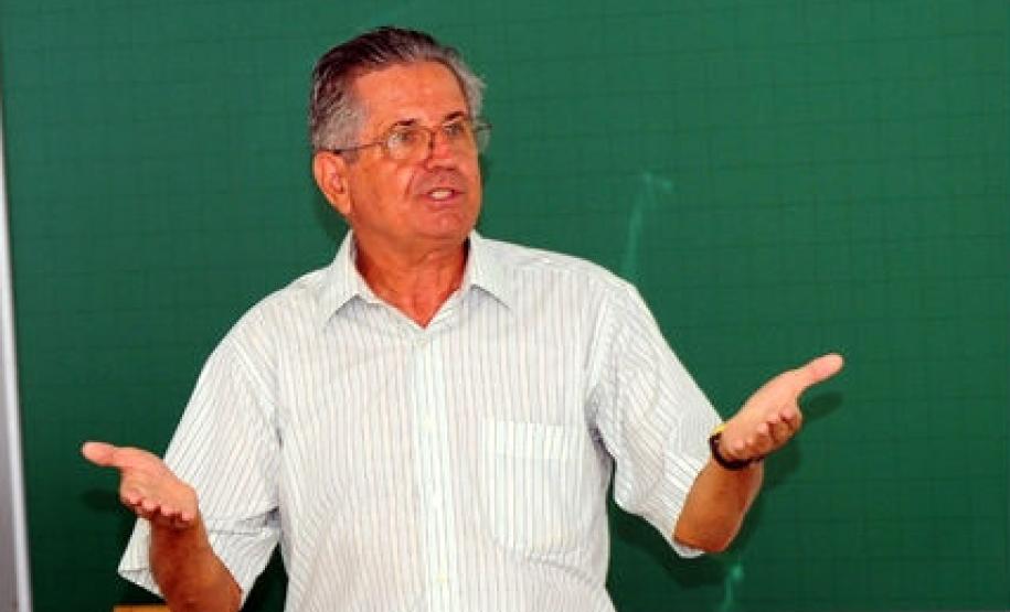 bolsistas Professor José Aloysio Bzuneck, bolsista sênior.